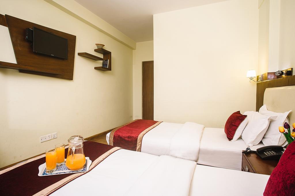 Backyard Hotel Kathmandu Exterior foto